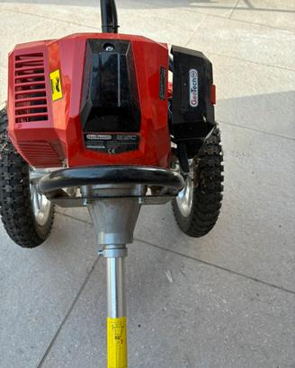Decespugliatore con ruote carrello