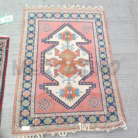 TAPPETO COLOR SALMONE CORNICE BLU DISEGNI VERDI