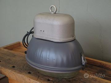 LAMPADA INDUSTRIALE RESTAURATA FABBRICA MAGAZZINO