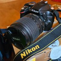 Nikon D3200 con obiettivo 18-105
