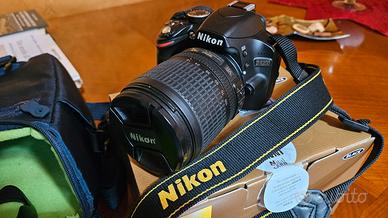 Nikon D3200 con obiettivo 18-105