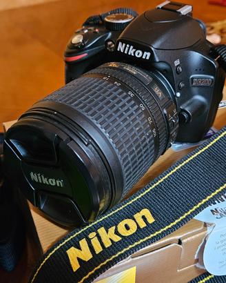 Nikon D3200 con obiettivo 18-105