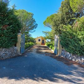 Mottola-ta- casa in campagna disponibile