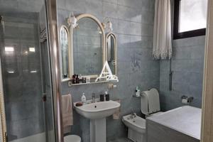 SHOWROOM - OFFICINA - MAGAZZINO E ABITAZIONE IN