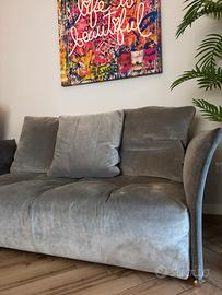 Divano grigio velluto