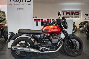 Moto Guzzi V7 II Stone _ Usato Permutabile