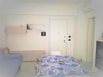 Bilocale centralissimo 5 posti letto Diano Marina