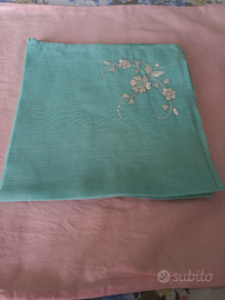 Tovaglioli ricamati in lino