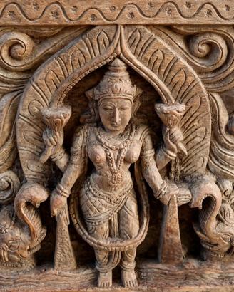 Pannello Dea Lakshmi legno 87cm - 850€