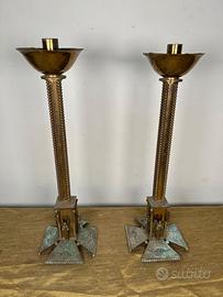 Coppia di vecchi candelieri in ottone  con angeli.
