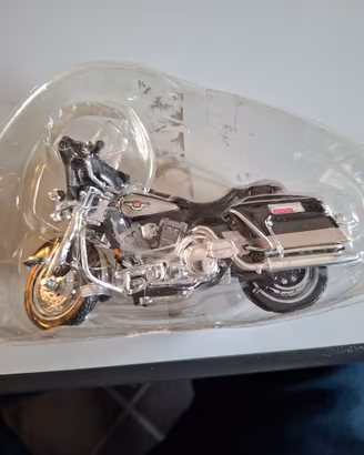 Harley-Davidson FLHT Electra Glide (1998) - 1:18