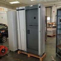 Armadi per quadri elettrici in metallo con porte