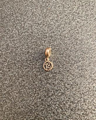 Charm Pandora 18