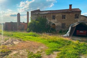 Rustico / Casale di 334 m² con più di 5 locali a L
