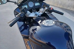 Honda vfr 800 v - tech