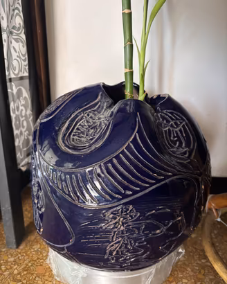 Vaso sferico in ceramica smaltata blu