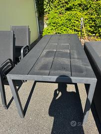 tavolo e sei sedie da giardino