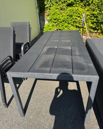 tavolo e sei sedie da giardino