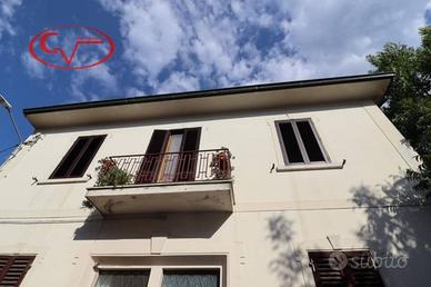 Appartamento di 120 m² con 5 locali a Montevarchi