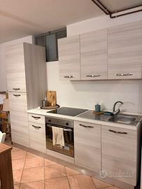 Cucina completa di elettrodomestici