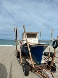 Gozzo resinato con motore entrobordo