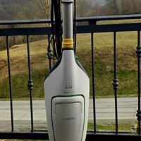 FOLLETTO VK200 con scopa multifunzione