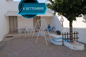 A pochi passi dalle spiagge TLapillo centro villet