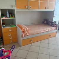 Cameretta arancione e crema