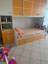 Cameretta arancione e crema