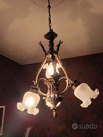 Lampadario con lampade a fiore