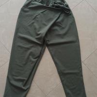 Pantaloni particolari verde militare