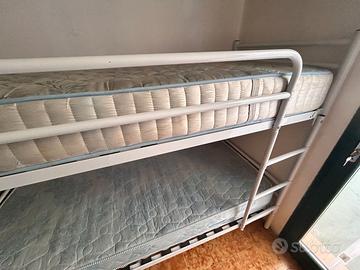 Letto a castello in metallo