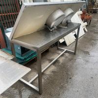 Banco e piano con lavelli inox