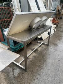 Banco e piano con lavelli inox