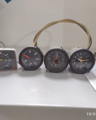Lotto strumenti auto d'epoca VDO Jaeger e Metron 