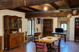 Rustico / Casale di 240 m² con 5 locali e box auto