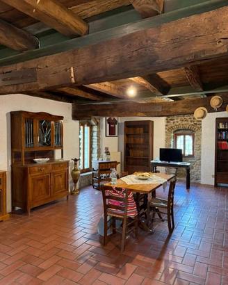 Rustico / Casale di 240 m² con 5 locali e box auto