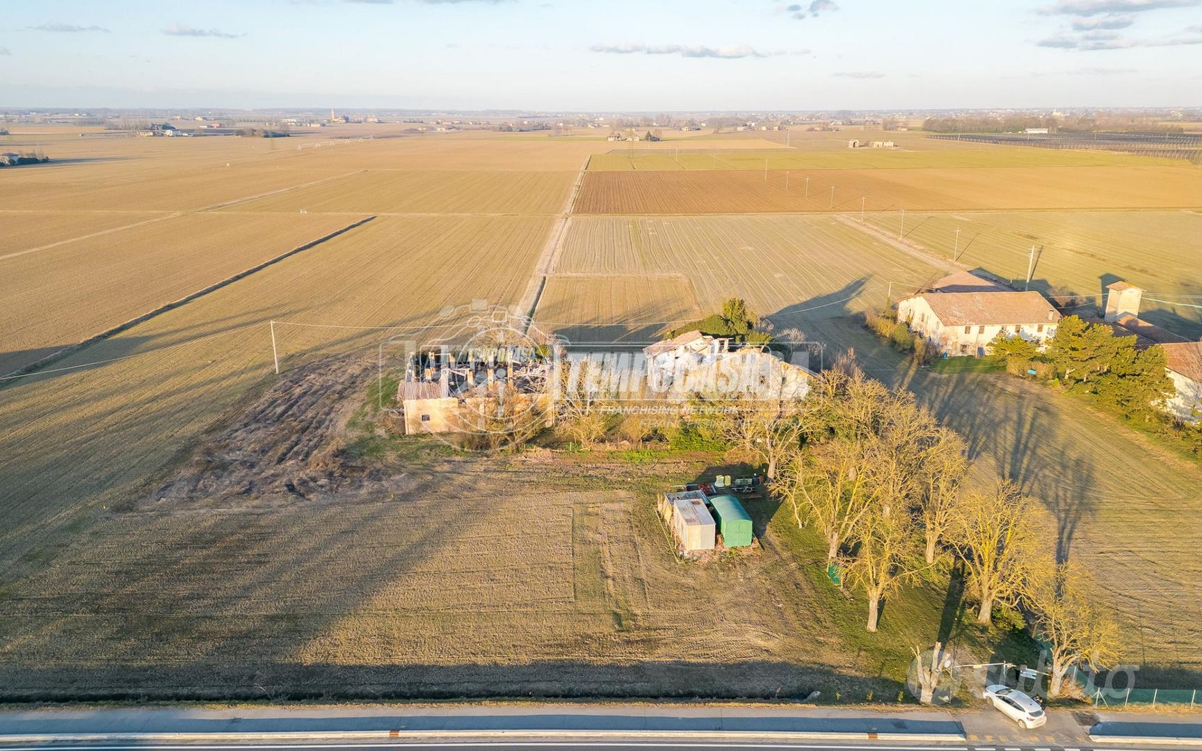 RUSTICO CON AMPIO GIARDINO VICINO AI SERVIZI - Vista 4
