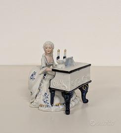 Capodimonte - Scultura - Dama al Pianoforte