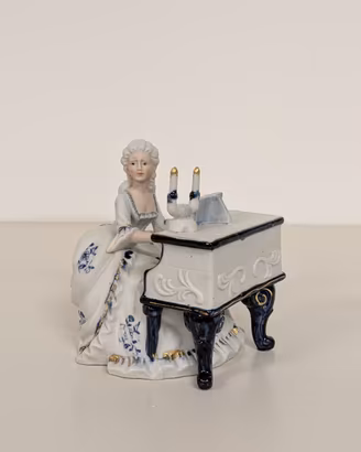 Capodimonte - Scultura - Dama al Pianoforte