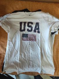 T-shirt bianca “USA” con bandiera americana – tagl