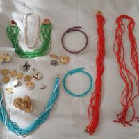 Collane, spille, basi per spille, perline, antiche