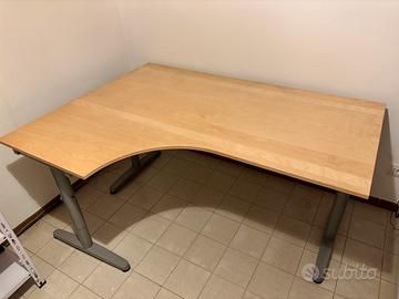 Scivania Ikea Galand angolare