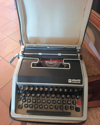 macchina da scrivere Olivetti
