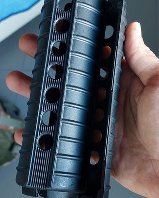 gusci paramano in abs nero per m4