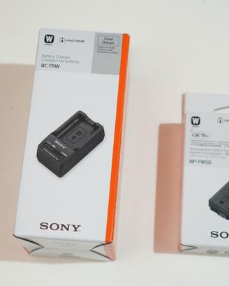 SONY Batteria NP FW50 + Caricabatterie BC TRW