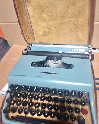 Macchina da scrivere Olivetti Lettera 22