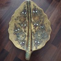 Vassoio di ceramica ricamato