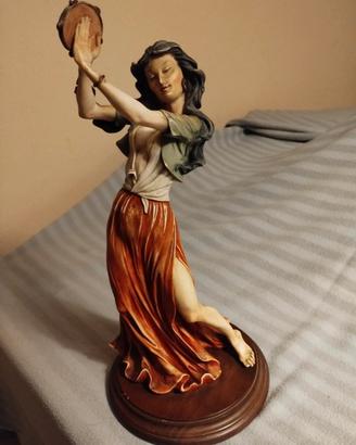 Zingara Capodimonte con tamburello 
