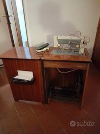 Mobile con macchina da cucire  Necchi